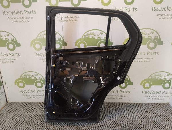 Puerta Trasera Derecha Chevrolet Tracker (05632170)