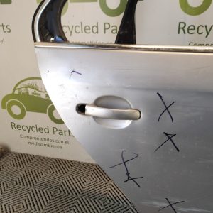Puerta Trasera Derecha Vw Vento Lv (04931177)
