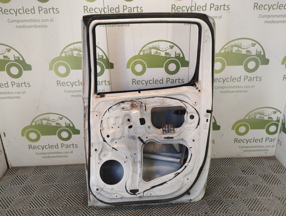 Puerta Trasera Derecha Toyota Hilux (04449818)