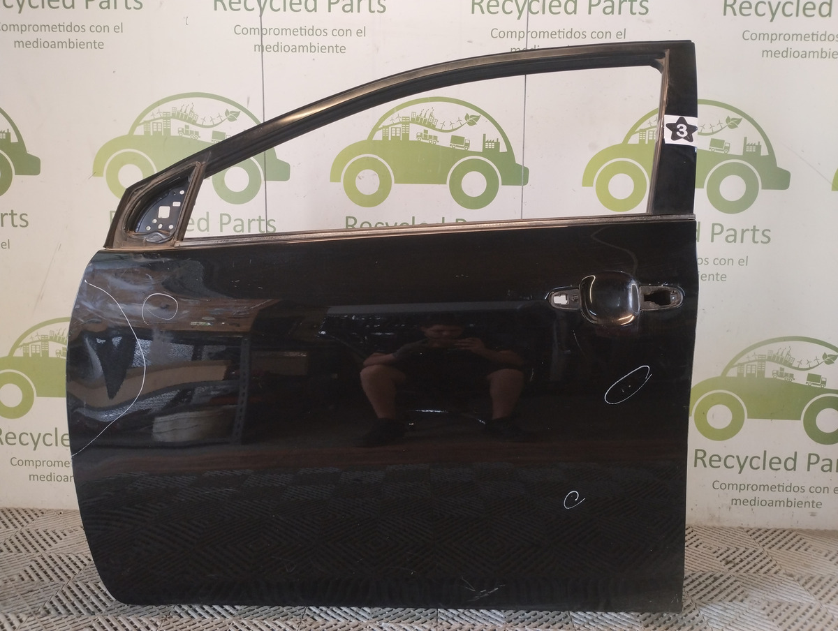Puerta Delantera Izquierda Toyota Corolla G10 (06195403)