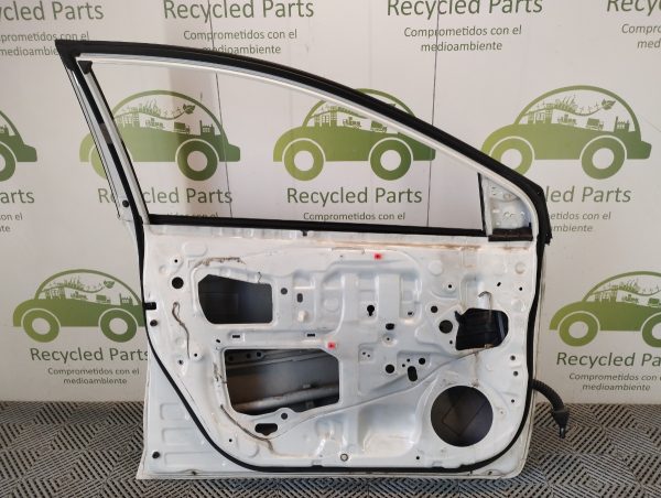 Puerta Delantera Izquierda Toyota Corolla (05043086)