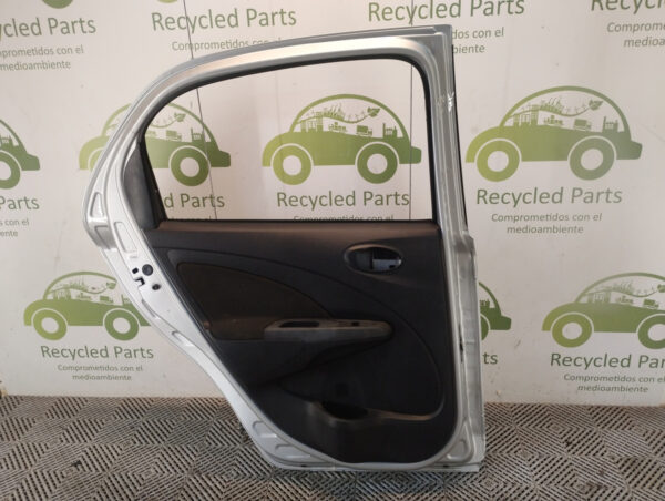 Puerta Trasera Izquierda Toyota Etios 4p (05647935)