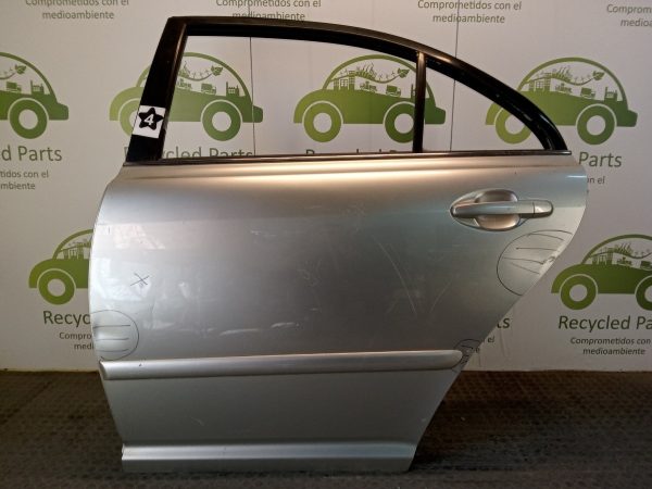 Puerta Trasera Izquierda Toyota Avensis (04619123)
