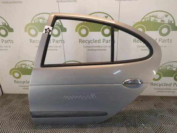 Puerta Trasera Izquierda Renault Megane F1 (06181263)