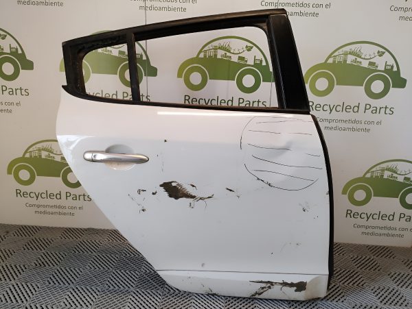 Puerta Trasera Derecha Renault Megane F3 (03833631)