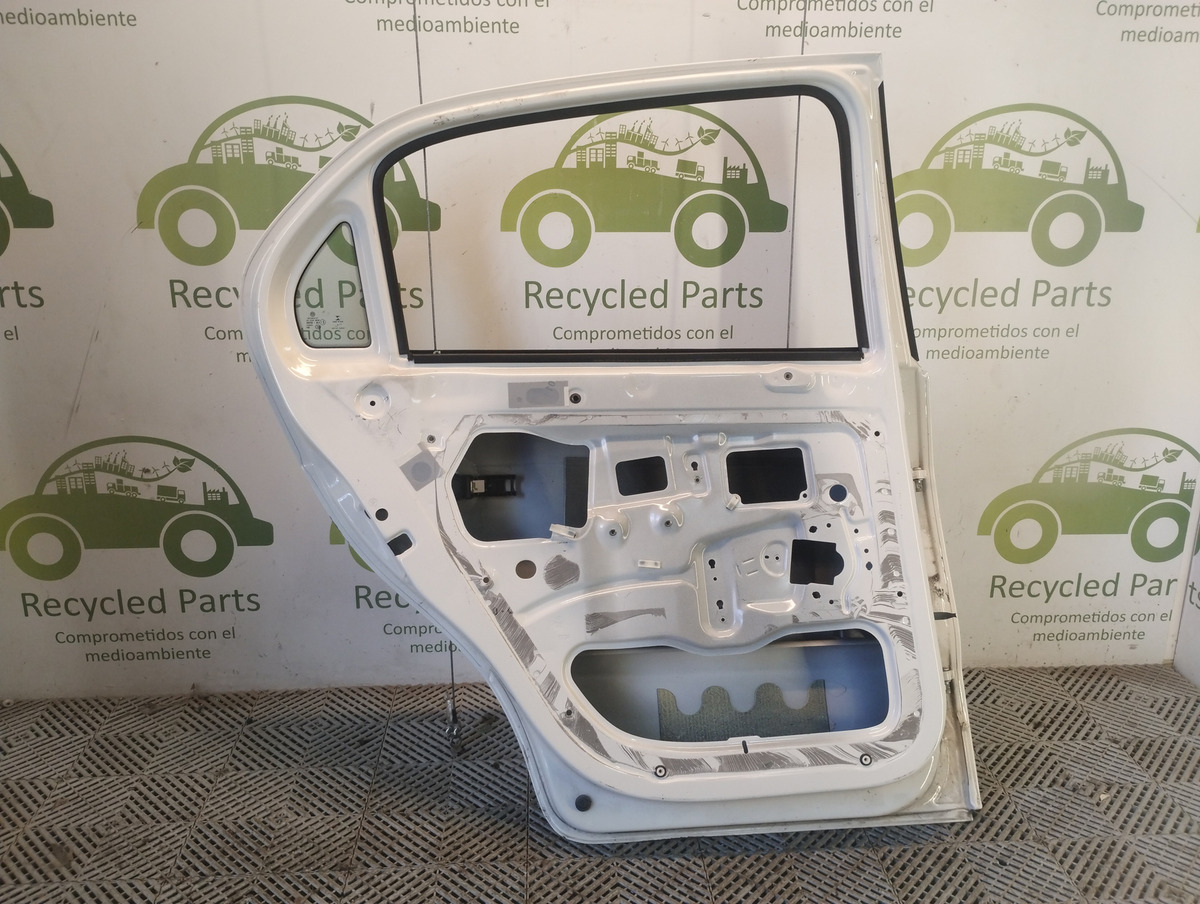 Puerta Trasera Izquierda Vw Gol Trend (06395783)
