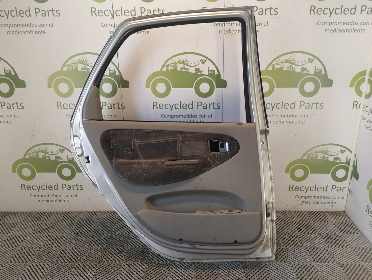 Puerta Trasera Izquierda Renault Scenic (05144389)