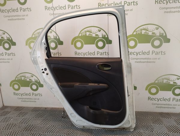 Puerta Trasera Izquierda Toyota Etios 4p (04984153)