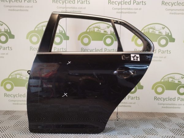 Puerta Trasera Izquierda Vw Vento Lv (04725279)