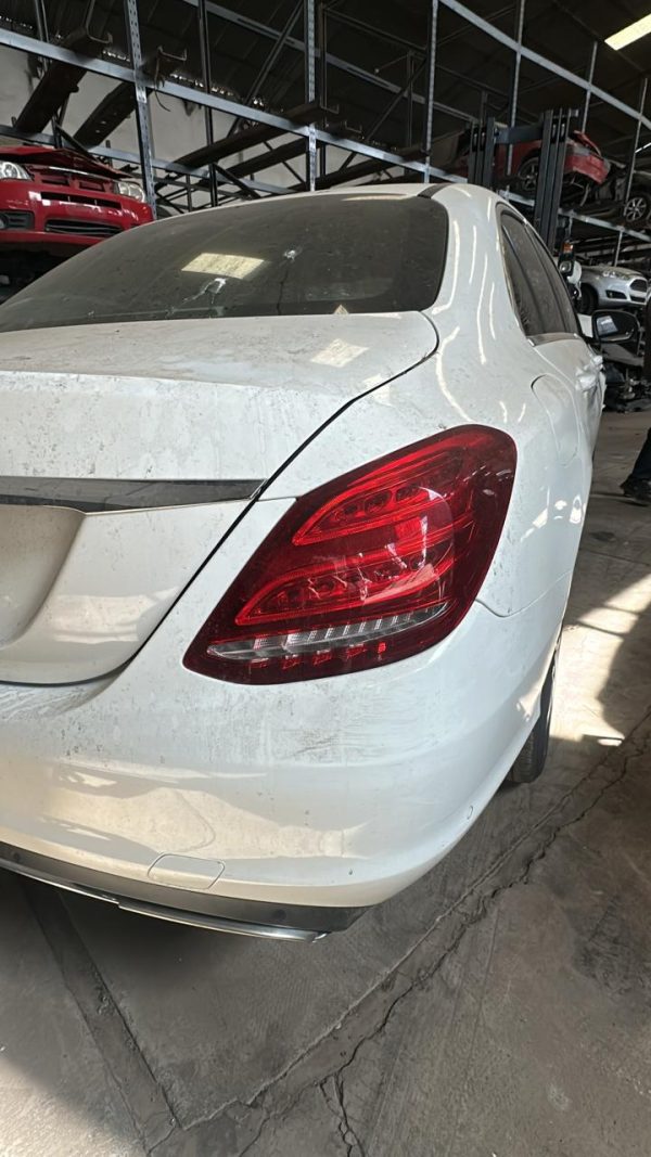 MERCEDES BENZ C250 (AB089XT)