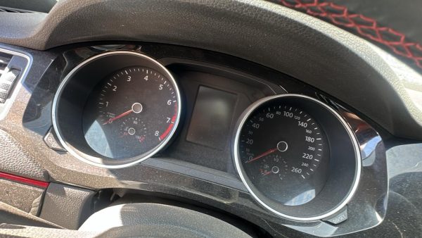 VW VOLKSWAGEN VENTO 2.0L GLI (AC334DG)