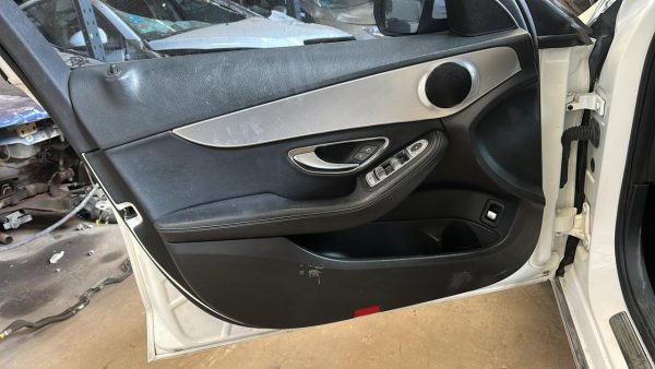 MERCEDES BENZ C250 (AB089XT)
