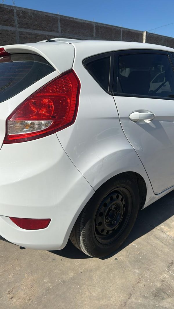 FORD FIESTA KINETIC DESIGN TITANIUM (KFV367)