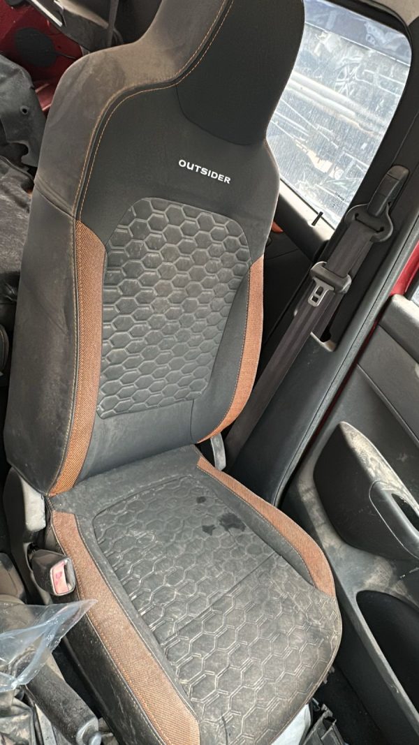KWID OUTSIDER 1.0 (AD879AG)
