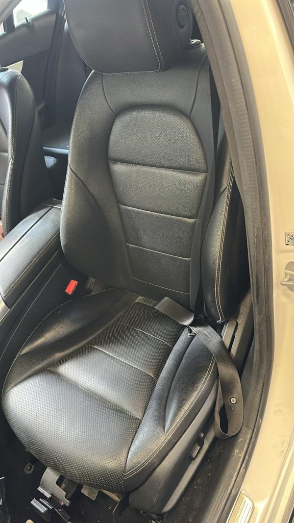 MERCEDES BENZ C250 (AB089XT)