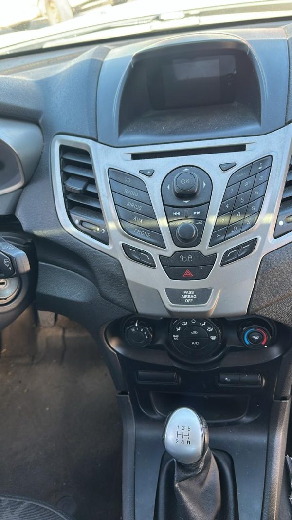 FORD FIESTA KINETIC DESIGN TITANIUM (KFV367)