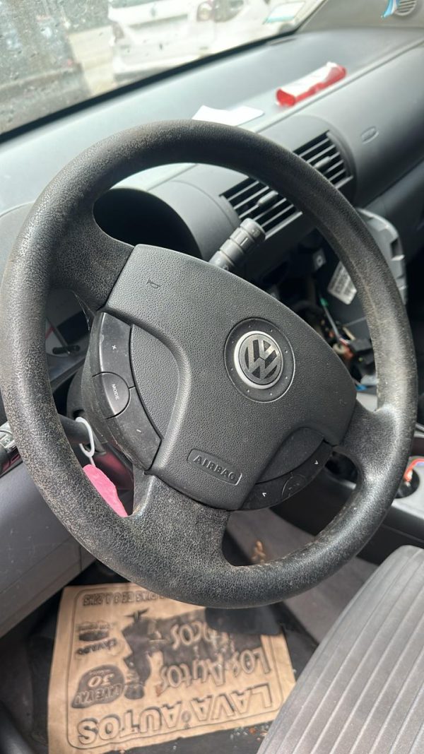 VW VOLKSWAGEN SURAN (GZQ877)
