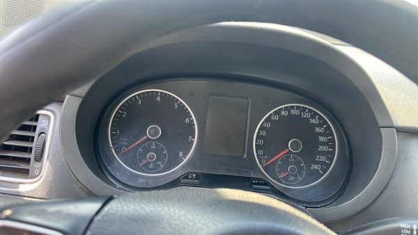 VW VOLKSWAGEN SURAN 1.6L 5D 717 (OAL132)