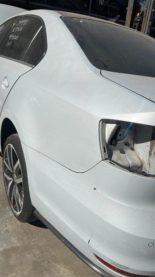 VW VOLKSWAGEN VENTO 2.0L GLI (AC334DG)