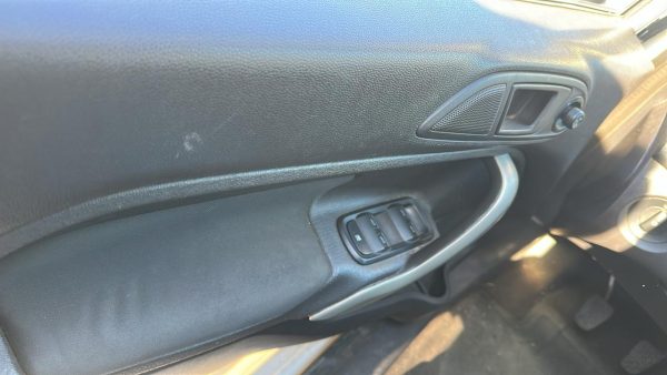 FORD FIESTA KINETIC DESIGN TITANIUM (KFV367)